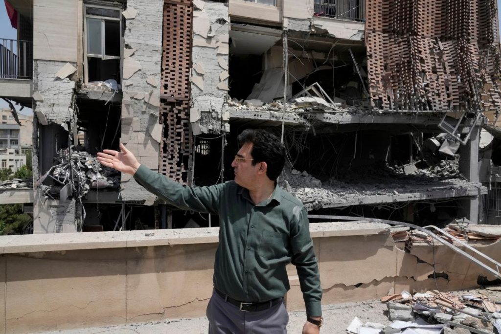 Иран съобщава за десетки жертви след американски удар по училище в Минаб