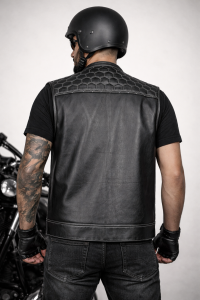 Кожени елеци в ежедневието - практичност, комфорт и стил без компромис