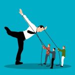 Как ефективно да парирате колеги завистници и да защитите кариерата си