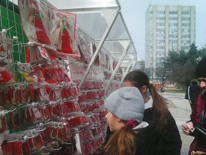 Как се усуква мартеница и какво да я правите на първа пролет за късмет