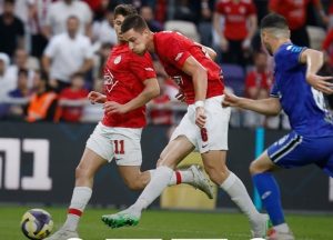 Националът Андриан Краев и чужденците от Апоел Тел Авив напуснаха Израел