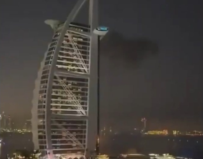 Иран нанесе удари по Бурж ал Араб и летището в Дубай след смъртта на Али Хаменеи