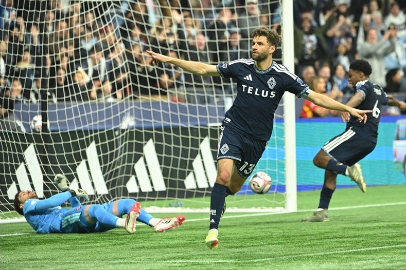 Томас Мюлер блести с два гола при убедителен успех на Ванкувър Уайткапс в МЛС