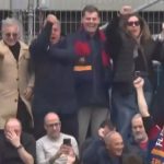 Лапорта скандира „Който не скача, е мадридист“