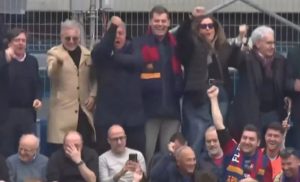 Лапорта скандира "Който не скача, е мадридист"