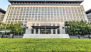 Пекин: Китай ще предприеме мерки срещу новите британски санкции