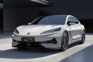 Denza Z9 на BYD поставя нов стандарт с пробег от 1068 километра