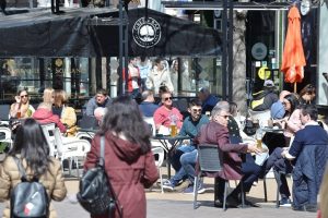 Храни, ресторанти, алкохол и цигари дърпат цените нагоре през февруари