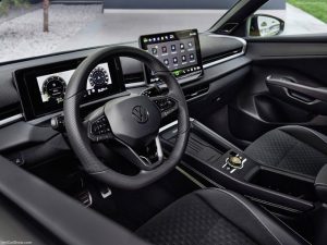 Сензорните екрани в автомобилите: Модерна технология, която застрашава живота на пътя