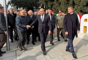 Румен Радев и Бойко Борисов влизат в директна битка за властта с кметове и спортисти