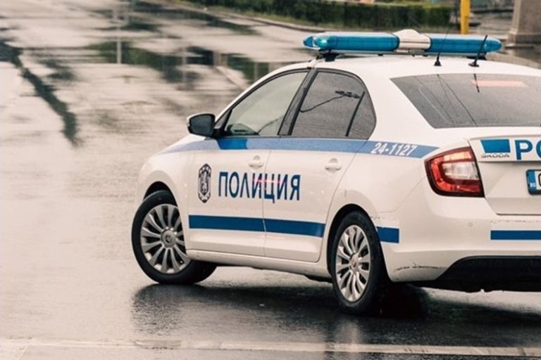 Двама души са в болница след тежък сблъсък на кръстовище в Пловдив Двама души са в болница след тежък сблъсък на кръстовище в Пловдив