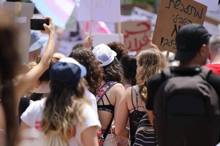 В Никозия протестират срещу войната: Кипър стана мишена на атаки с дронове