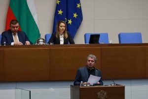 Тошко Йорданов поиска оставката на служебния вътрешен министър Емил Дечев