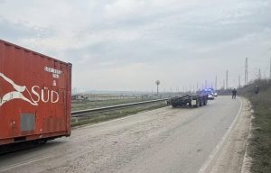 Ремарке на сметопочистващ камион се откачи на пътя за Пристанище Варна – Запад