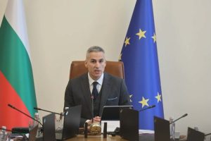 Премиерът Андрей Гюров търси вариант за преместване на американските самолети от летище София