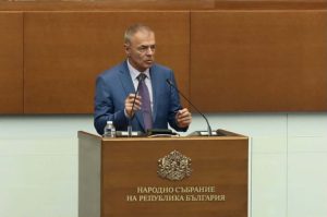 Министър Игнатов: Поне 20% от студентите по медицина ще подпишат договор за оставане в България