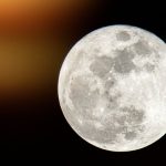 Луната се свива драматично: Над 1000 нови пукнатини застрашават бъдещите мисии