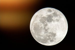 Луната се свива драматично: Над 1000 нови пукнатини застрашават бъдещите мисии