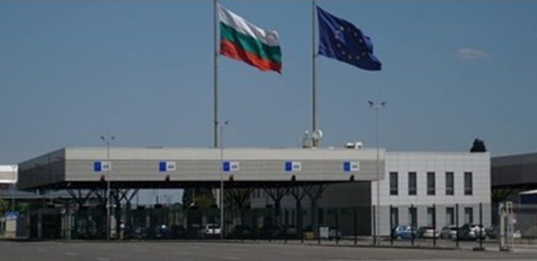 Над 8 кг кокаин откриха в български автомобил на ГКПП Капъкуле Над 8 кг кокаин откриха в български автомобил на ГКПП Капъкуле