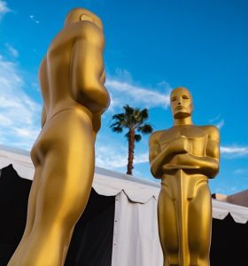 150 м червен килим вече затвори най-прочутия филмов булевард в Холивуд за наградите "Оскар"