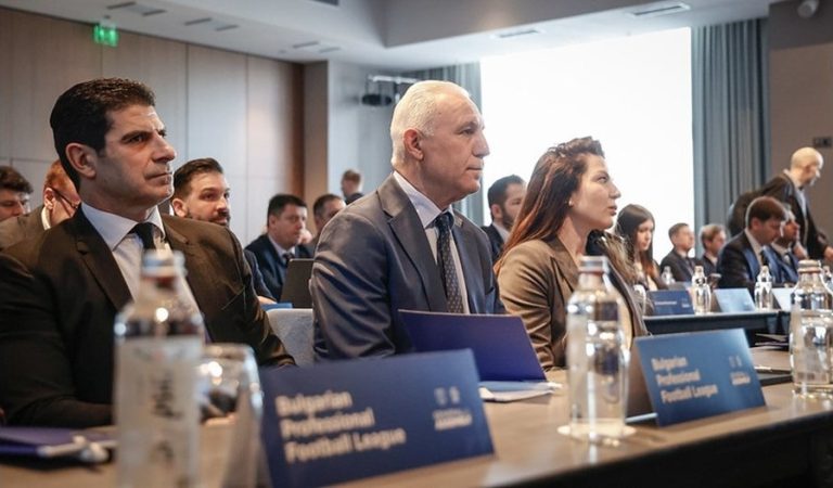 Христо Стоичков предизвика фурор на 52-ата Генерална асамблея на Европейските лиги в София Христо Стоичков предизвика фурор на 52-ата Генерална асамблея на Европейските лиги в София