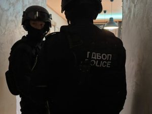 Служител на ГДБОП остава в ареста за поискан подкуп