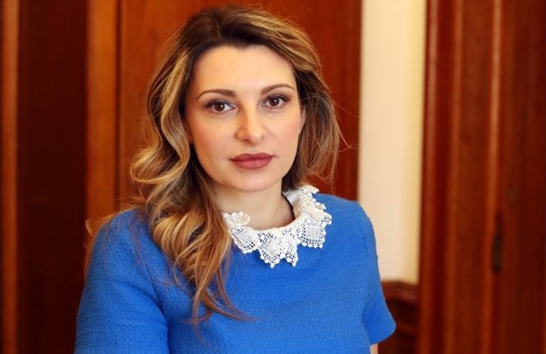 Павела Митова: Имаме ли днес петрол? Ето защо бе онова заседание на комисията за 26 секунди Павела Митова: Имаме ли днес петрол? Ето защо бе онова заседание на комисията за 26 секунди