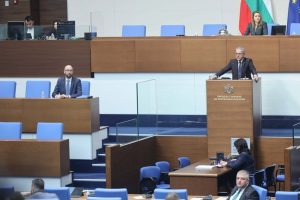 Удължителният бюджет мина на първо четене в парламента: Държавата гарантира плащанията