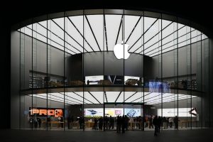 „Епъл“ намалява комисионните в китайския App Store след натиск от регулаторите