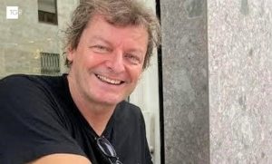 Kак един бивш пластичен хирург стана най-богатият италианец