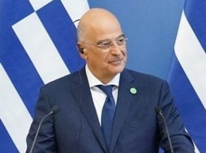 Гръцкият министър на отбраната Никос Дендиас на посещение в Лондон заради напрежението с Иран