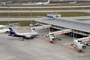 Авиокомпаниите вдигат цените на билетите заради войната в Близкия Изток