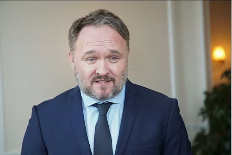 Енергийният еврокомисар: ЕК може да предложи пълна забрана за вноса на руски петрол