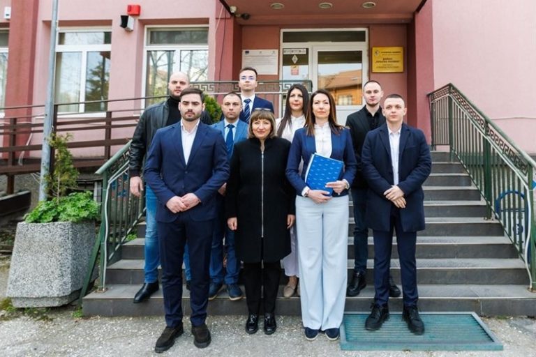 ГЕРБ-СДС регистрира кандидатските си листи в София за изборите на 19 април ГЕРБ-СДС регистрира кандидатските си листи в София за изборите на 19 април