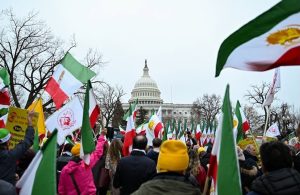 Израел зове иранци на бунт, докато предупреждава за масови екзекуции от режима