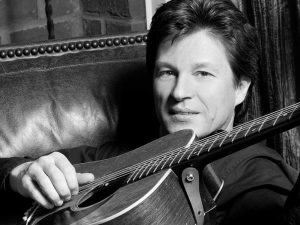 След катастрофа с мотоциклет почина кънтри певецът Рони Боуман