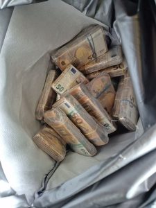 Недекларирани 220 000 евро, скрити в чанта с шоколади, задържаха на "Капитан Андреево"