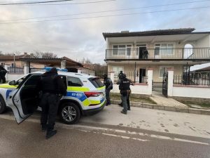 Акция в Пазарджишко: Осем задържани, двама са с обвинения за купуване на гласове