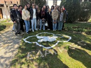 Ученици от Добрич изработиха композиция „Бяло гълъбче“ за Благовещение