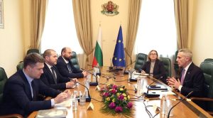 Андрей Гюров и финансови експерти обсъдиха мерки срещу ефектите от кризата в Близкия изток