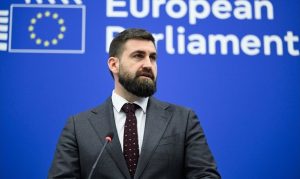 Андрей Новаков: Деца до 14 г. не трябва да плащат за място в самолета до родителите си