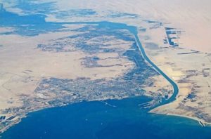 Йеменските хути заплашват Суецкия канал: Рискове за световната икономика и състояние през 2026 г.