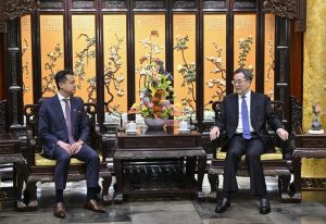Вицепремиерът Дин Сюесян се срещна с генералния директор на СОИС в Пекин