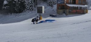 Лора Христова полетя с парапланер над Пирин след триумфа в Банско