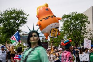 КМГ: Мащабни протести в Лос Анджелис, полицията арестува 75 души