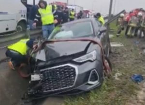 Полицай загина, а други 16 са ранени след катастрофа в Истанбул