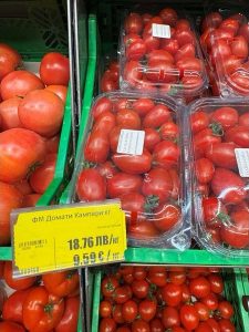 Великденска офанзива по пазари и квартални бакалии – защо качват цени от яйцето до агнето