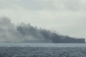 Два танкера пламнаха в Персийския залив след нападения