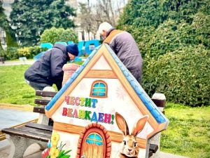 Русе посреща Великден с разширена празнична украса на пл. „Свобода"