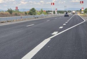 Аварирал тир и катастрофа затрудняват движението при км 99 на АМ „Тракия“